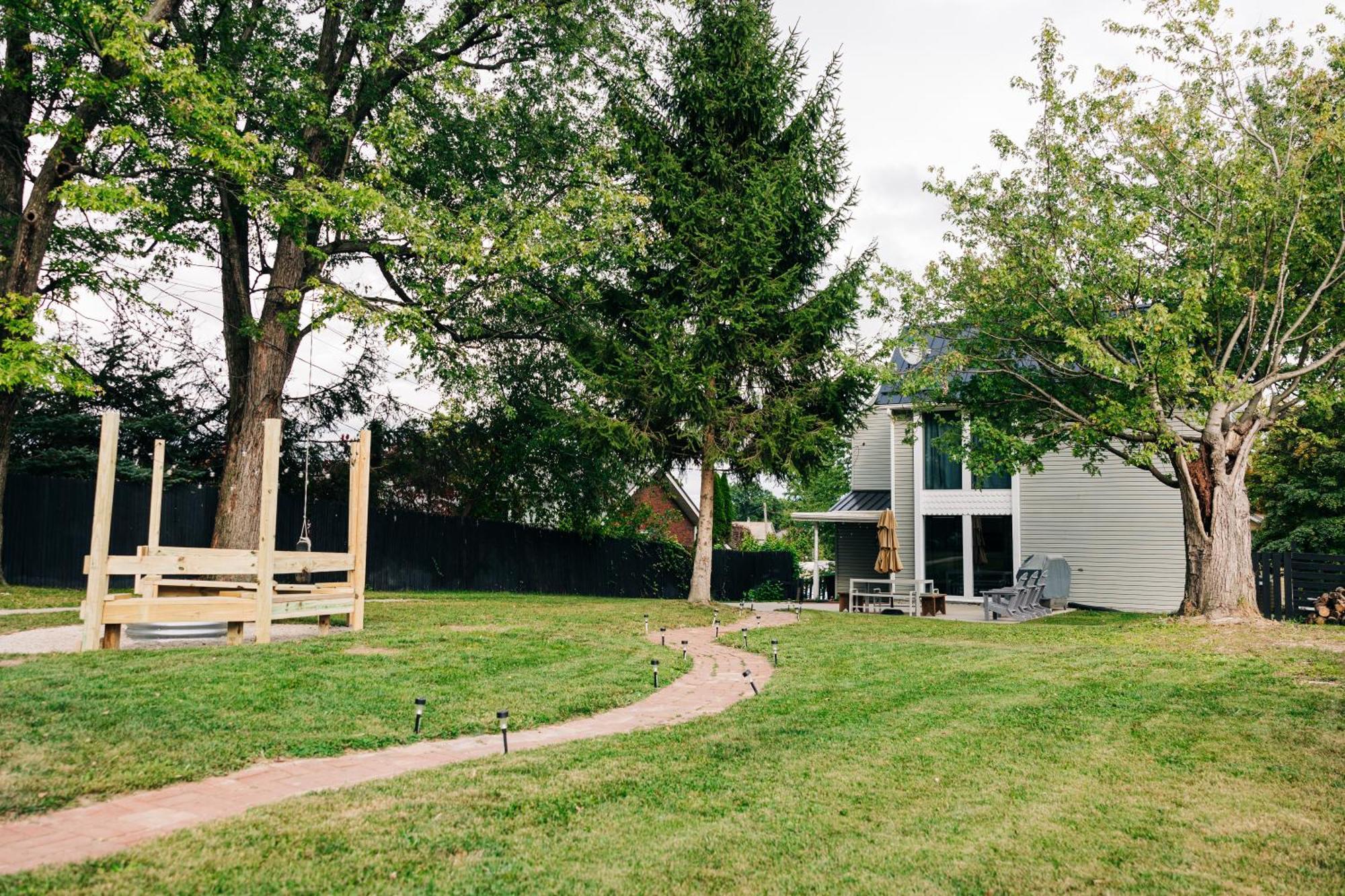 Villa Downtown Escape Great For Large Families & Groups Sugarcreek Exterior foto