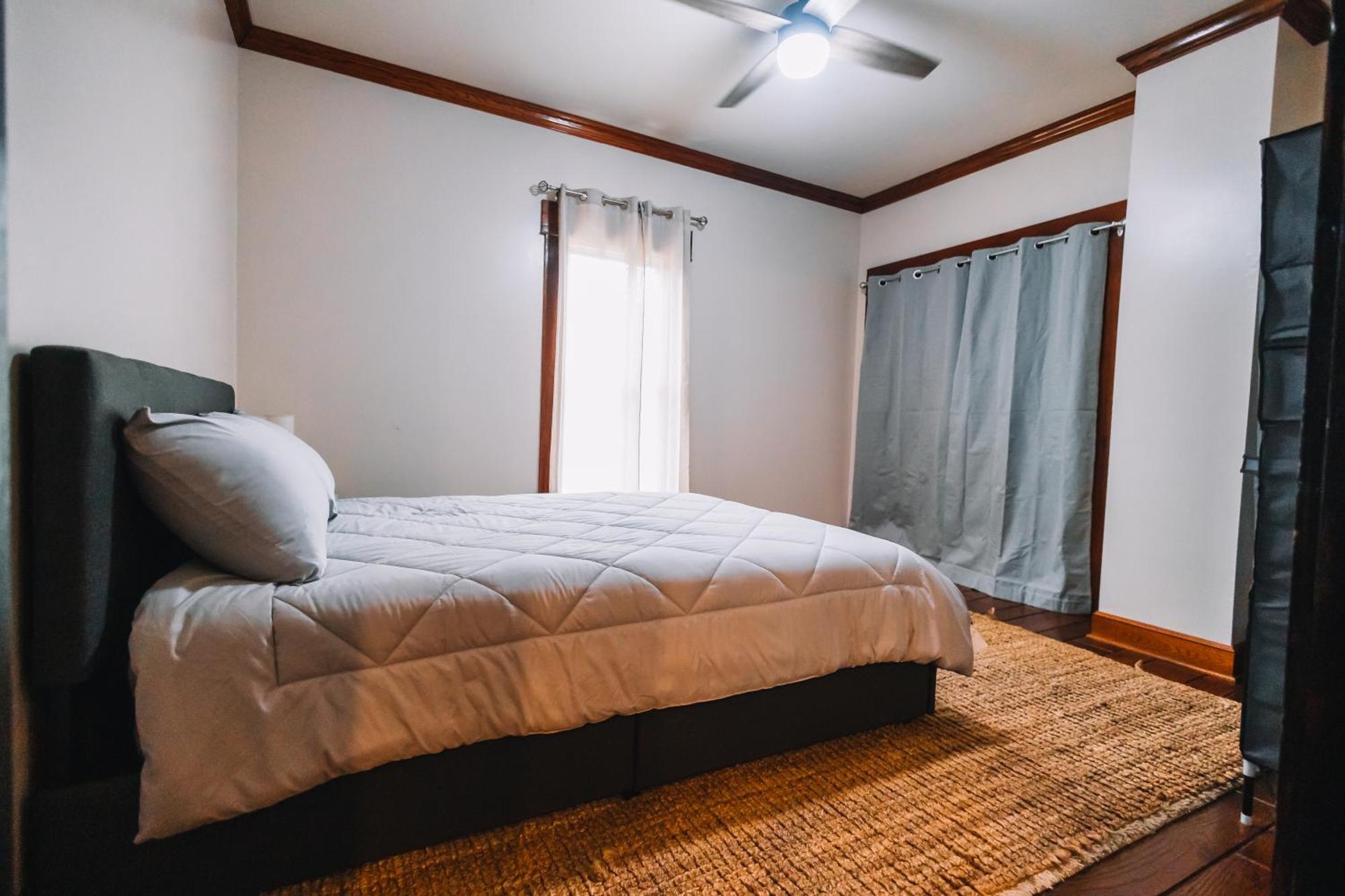 Villa Downtown Escape Great For Large Families & Groups Sugarcreek Exterior foto