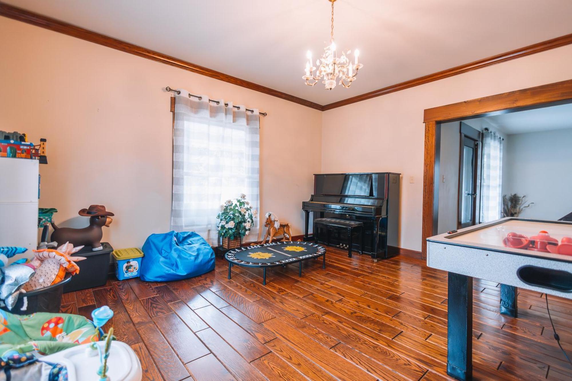 Villa Downtown Escape Great For Large Families & Groups Sugarcreek Exterior foto