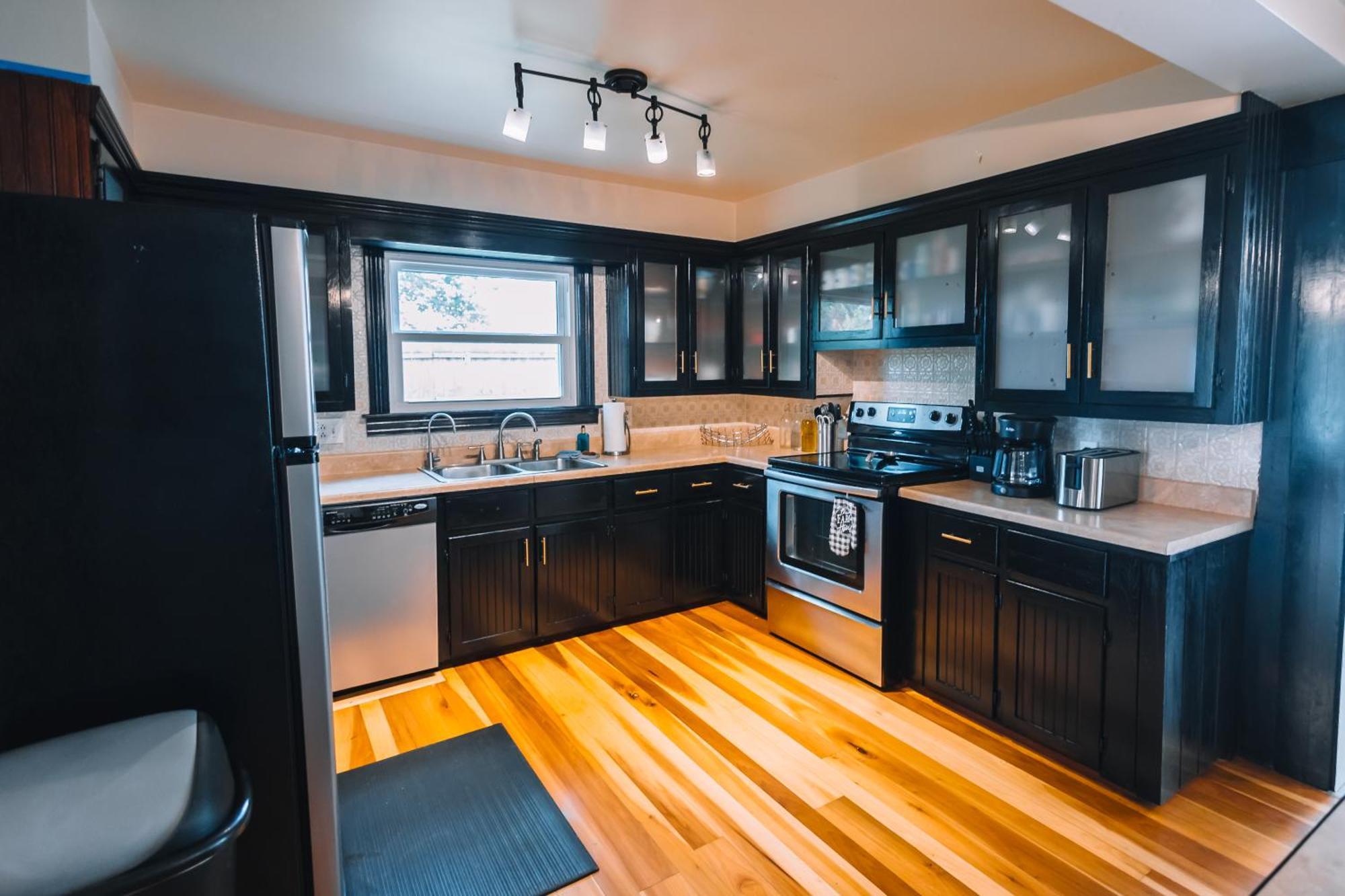 Villa Downtown Escape Great For Large Families & Groups Sugarcreek Exterior foto